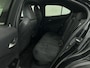 Lexus UX 250h Business Line | Apple Carplay/ Android Auto | Stuur- en Stoelverwarming | Parkeersensoren voor+achter |