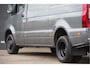 Mercedes-Benz Sprinter 519 3.0 CDI V6 L2H1 LED, LEDER, 3.5T TREKHAAK, STANDKACHEL, DUBBELLUCHT, ADAPT. CRUISE, MBUX 10'', 360 CAMERA, STOELVERWARMING, VOORRUIT VERWARMING, NAVI, CLIMA, NL AUTO, NAP