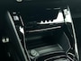 Peugeot e-2008 EV GT First Edition 54 kWh 156pk Automaat | 1ste Eigenaar | Afneembare Trekhaak | Elektrisch Verstelbare Bestuurdersstoel | Alcantara/Kunstlederen Bekleding | Navigatie | Climate Control | Cruise Control | Achteruitrijcamera | Parkeersensoren Achter | LED Koplampen | 17" Lichtmetalen Velgen | Apple Carplay/Android Auto |