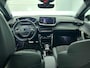 Peugeot e-2008 EV GT First Edition 54 kWh 156pk Automaat | 1ste Eigenaar | Afneembare Trekhaak | Elektrisch Verstelbare Bestuurdersstoel | Alcantara/Kunstlederen Bekleding | Navigatie | Climate Control | Cruise Control | Achteruitrijcamera | Parkeersensoren Achter | LED Koplampen | 17" Lichtmetalen Velgen | Apple Carplay/Android Auto |