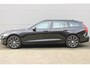 Volvo V60 T6 Plug-in hybrid AWD Plus Dark | Trekhaak Elektrisch Uitklapbaar | Verwarmbare voorstoelen en achterbank | Rondomzicht Camera | Premium Audio by Harman Kardon | Verwarmbare voorruit | Elektrisch Verstelb. Bestuurdersstoel Met Geheugen | Electronic Climate Controle |