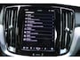 Volvo V60 2.0 T6 Plug-in hybrid AWD Plus Dark | Lichtmetalen Velgen 6-Spaaks 19" | Lederen Bekleding | Rondomzicht Camera | Trekhaak Elektrisch Uitklapbaar | Verwarmbare Voorruit | Premium Audio by Harman Kardon |  Elektrisch Verstelb. Bestuurdersstoel Met Geheugen | Electronic Climate Controle | Voorstoelen Verwarmd En Elektrische Lendesteunen |