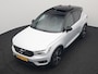 Volvo XC40 T4 Recharge R-Design Plug In Hybrid 211pk Dealer O.H PHEV | Panodak | Adaptive Cruise | 360 Camera | Alcantara Sportstoelen Memory & Verwarmd | Harman & Kardon | Apple Carplay | Stuur Verwarmd | Navigatie | Virtual | DAB |