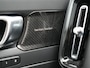 Volvo XC40 T4 Recharge R-Design Plug In Hybrid 211pk Dealer O.H PHEV | Panodak | Adaptive Cruise | 360 Camera | Alcantara Sportstoelen Memory & Verwarmd | Harman & Kardon | Apple Carplay | Stuur Verwarmd | Navigatie | Virtual | DAB |