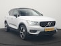 Volvo XC40 T4 Recharge R-Design Plug In Hybrid 211pk Dealer O.H PHEV | Panodak | Adaptive Cruise | 360 Camera | Alcantara Sportstoelen Memory & Verwarmd | Harman & Kardon | Apple Carplay | Stuur Verwarmd | Navigatie | Virtual | DAB |