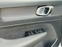 Volvo XC40 2.0 B3 R-Design | Schuifdak | Pilot Assist| Park Assist | 18" Lm-velgen | Two Tone Lak | Apple Carplay / Android Auto