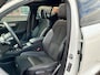 Volvo XC40 2.0 B3 R-Design | Schuifdak | Pilot Assist| Park Assist | 18" Lm-velgen | Two Tone Lak | Apple Carplay / Android Auto