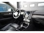 Volvo XC40 1.5 T5 Recharge Inscription | Dealer onderhouden | Harman Kardon | Elektrisch verstelbare voorstoelen | Panoramisch schuif/kanteldak | Stuurwielverwarming | Parkeerverwarming met timer | 360 graden camera |