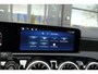Mercedes-Benz A-klasse A250e AMG 218pk Hybrid Panoramadak *SOH 96%* Night pakket Widescreen Sfeerverlichting 19" LMV NLauto