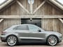 Porsche Macan 3.0 S Automaat | Leer, Panoramadak, Luchtvering, Trekhaak, Stoelverwarming V+A, PDC, Navigatie, Bi-xenon, USB, 21''