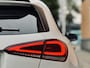 Mercedes-Benz A-klasse 180 Business Solution AMG | Panoramadak | Memory Stoelen | Sfeerverlichting | Multibeam Led | Camera | Keyless | Afneembare Trekhaak | Stoelverwarming | Apple Carplay | Android Auto |