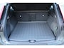 Volvo EX40 Single Motor Extended Range Plus 82 kWh | Lichtmetalen Velgen 5-Spaaks 19" | Stoffen Bekleding | Electronic Climate Controle | Voorstoelen + Stuurwiel Verwarmd  | Warmtepomp | Premium Audio by Harman Kardon | Google Navigatiesysteem | Apple Carplay/Android Auto | Cruise Control Adaptief Met Stop&Go En Stuurhulp |