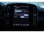 Volvo EX40 Single Motor Extended Range Plus 82 kWh | Lichtmetalen Velgen 5-Spaaks 19" | Stoffen Bekleding | Electronic Climate Controle | Voorstoelen + Stuurwiel Verwarmd  | Warmtepomp | Premium Audio by Harman Kardon | Google Navigatiesysteem | Apple Carplay/Android Auto | Cruise Control Adaptief Met Stop&Go En Stuurhulp |