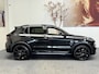 Lynk & Co 01 1.5 BLACK LINE PREMIUM 100 STUKS OP VOORRAAD ! VOL OPTIES ! 360 CAMERA ADAPTIVE CRUISE CONTROL PANORAMA SCHUIF/KANTELDAK APPLE CARPLAY/ANDROID RIJSTROOKSENSOREN ZEER MOOI !! 3010