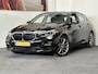 BMW 1-Serie 120 M SPORT DESIGN EDITION NAVIGATIE CRUISE CONTROL STOEL EN STUURVERWARMING PANORAMA SCHUIF/KANTELDAK BLUETOOTH TELEFOON APPLE CARPLAY/ANDROID RIJSTROOKSENSOREN PDC ZEER MOOI !! 3010