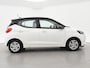 Hyundai i10 1.0 AUTOMAAT COMFORT 5-ZITS + APPLE CARPLAY | DAB+ | CRUISE CONTROL | TWO-TONE WIT/ZWART
