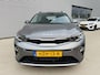 Kia Stonic 1.0 T-GDi MHEV DynamicLine Navi | Clima | Cruise | Camera | Demo auto kmstand kan iets varieeren | Informeer altijd even of de auto aanwezig is.
