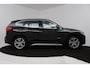 BMW X1 XDrive20i High Executive (PANORAMADAK, TREKHAAK, STOELVERWARMING, ACHTERUITRIJCAMERA, HEAD-UP, DEALER ONDERHOUDEN)