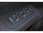 Volvo V60 T8 Recharge AWD Ultimate Dark - Panorama/schuifdak - IntelliSafe Assist & Surround - 360º Camera - Bowers & Wilkins audio - Adaptieve LED koplampen - Verwarmde voorstoelen, stuur & achterbank - Parkeersensoren voor & achter - Elektr. bedienb. voorstoelen met geheugen - Head up display - 19' LMV