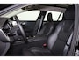 Volvo V60 T8 Recharge AWD Ultimate Dark - Panorama/schuifdak - IntelliSafe Assist & Surround - 360º Camera - Bowers & Wilkins audio - Adaptieve LED koplampen - Verwarmde voorstoelen, stuur & achterbank - Parkeersensoren voor & achter - Elektr. bedienb. voorstoelen met geheugen - Head up display - 19' LMV