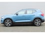Volvo XC40 B4 Plus Dark | Verwarmbare Voorstoelen en Stuurwiel | Semi-Elektrische Trekhaak | Verwarmbare Voorruit | Premium Audio by Harman Kardon | Adaptieve Cruise Control | Park Assist