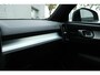 Volvo XC40 B4 Plus Dark | Verwarmbare Voorstoelen en Stuurwiel | Semi-Elektrische Trekhaak | Verwarmbare Voorruit | Premium Audio by Harman Kardon | Adaptieve Cruise Control | Park Assist