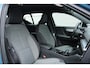 Volvo XC40 B4 Plus Dark | Verwarmbare Voorstoelen en Stuurwiel | Semi-Elektrische Trekhaak | Verwarmbare Voorruit | Premium Audio by Harman Kardon | Adaptieve Cruise Control | Park Assist