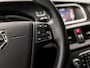 Volvo V40 2.0 T2 Inscription (NAVIGATIE, CLIMATE, CAMERA, STOELVERWARMING, LED KOPLAMPEN, SPORTSTOELEN, CRUISE, PARKEERSENSOREN, NIEUWE APK, NIEUWSTAAT)