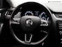 Skoda Octavia Combi 1.0 TSI Greentech Ambition Business (APPLE CARPLAY,LED,SPORTSTOELEN,PARKEERSENSOREN,CRUISE,LM-VELGEN)