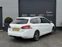 Peugeot 308 SW 1.2 PureTech Blue Lion | Panoramadak | Navigatie | 18 Inch Lichtmetalen Velgen | DAB | Privacy Glass |