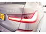 BMW 3-Serie Touring 330e M Sport [ Oxidgrau II ] [ Head-up Leder Camera Stuur-&stoelverwarming ]