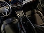 Volkswagen Passat Variant 1.5 eTSI Elegance Business / 150pk / Panorama dak / Trekhaak / Dodehoek / Stoel en stuur verwarming /