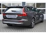 Volvo V60 2.0 T6 Plug-in hybrid AWD Essential Bright Trekhaak elektrisch uitklapbaar | Lederenstoelen | Cruisecontrol | Stoel & Stuurverwarming | Camera Achter | Parkeersensoren Voor |