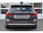 Volvo V60 2.0 T6 Plug-in hybrid AWD Essential Bright Trekhaak elektrisch uitklapbaar | Lederenstoelen | Cruisecontrol | Stoel & Stuurverwarming | Camera Achter | Parkeersensoren Voor |