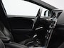 Volvo V40 1.6 T2 R-Design / Trekhaak / Panoramadak / 18" R-design wielen / Cruise control /Leder-nubuck bekleding / Dealer Onderhouden /