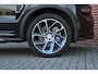 Lynk & Co 01 1.5 Nieuwe Auto! | Panoramadak | 20-Inch Velgen | 78 km Elektrisch | Sfeerverlichting | Keyless Entry en Start | Navigatie | 360 Graden Camera