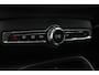 Volvo EX40 Single Motor Extended Range Ultra 82 kWh | Verwarmbare voorstoelen | Verwarmbaar stuurwiel | Panoramadak | Premium audio by Harman Kardon | Rondom zichtcamera | 19 inch Lichtmetalen velgen | Semi elektrische trekhaak