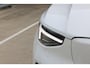 Volvo EX40 Single Motor Extended Range Ultra 82 kWh | Verwarmbare voorstoelen | Verwarmbaar stuurwiel | Panoramadak | Premium audio by Harman Kardon | Rondom zichtcamera | 19 inch Lichtmetalen velgen | Semi elektrische trekhaak