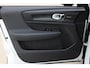 Volvo EX40 Single Motor Extended Range Ultra 82 kWh | Verwarmbare voorstoelen | Verwarmbaar stuurwiel | Panoramadak | Premium audio by Harman Kardon | Rondom zichtcamera | 19 inch Lichtmetalen velgen | Semi elektrische trekhaak