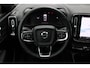 Volvo EX40 Single Motor Extended Range Ultra 82 kWh | Verwarmbare voorstoelen | Verwarmbaar stuurwiel | Panoramadak | Premium audio by Harman Kardon | Rondom zichtcamera | 19 inch Lichtmetalen velgen | Semi elektrische trekhaak