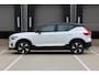 Volvo EX40 Single Motor Extended Range Ultra 82 kWh | Verwarmbare voorstoelen | Verwarmbaar stuurwiel | Panoramadak | Premium audio by Harman Kardon | Rondom zichtcamera | 19 inch Lichtmetalen velgen | Semi elektrische trekhaak