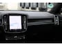 Volvo EX40 Single Motor Extended Range Ultra 82 kWh | Verwarmbare voorstoelen | Verwarmbaar stuurwiel | Panoramadak | Premium audio by Harman Kardon | Rondom zichtcamera | 19 inch Lichtmetalen velgen | Semi elektrische trekhaak