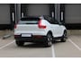 Volvo EX40 Single Motor Extended Range Ultra 82 kWh | Verwarmbare voorstoelen | Verwarmbaar stuurwiel | Panoramadak | Premium audio by Harman Kardon | Rondom zichtcamera | 19 inch Lichtmetalen velgen | Semi elektrische trekhaak