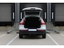 Volvo EX40 Single Motor Extended Range Ultra 82 kWh | Verwarmbare voorstoelen | Verwarmbaar stuurwiel | Panoramadak | Premium audio by Harman Kardon | Rondom zichtcamera | 19 inch Lichtmetalen velgen | Semi elektrische trekhaak