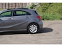 Mercedes-Benz A-klasse 180 Ambition Comfort | Pano dak | Led | Automaat | Stoel verwarming |