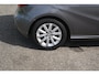 Mercedes-Benz A-klasse 180 Ambition Comfort | Pano dak | Led | Automaat | Stoel verwarming |