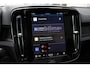 Volvo C40 Recharge Twin Ultimate 82 kWh | Glazen dak | Semi Elek. Trekhaak | 360° camera | Kunstlederen bekleding | Blind Spot | Extra getint glas | Verwarmbare voorstoelen | Verwarmbaar stuurwiel | Harman Kardon audio | 20'' Lichtmetalen velgen | Alarmklasse 3 | Google Maps Navigatie |