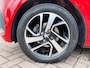 Peugeot 108 1.0 VTi 72pk 5D Allure | climate control, 15 inch velgen, touchscreen audio unite met bluetooth, apple carplay en android auto, elek. ramen