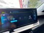 Peugeot e-2008 EV 50kWh 136pk Allure Pack | camera, parkeersensoren, navigatie, dab, 17 inch velgen, apple, android, keyless, climate- en cruise control