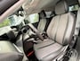 Peugeot e-2008 EV 50kWh 136pk Allure Pack | camera, parkeersensoren, navigatie, dab, 17 inch velgen, apple, android, keyless, climate- en cruise control